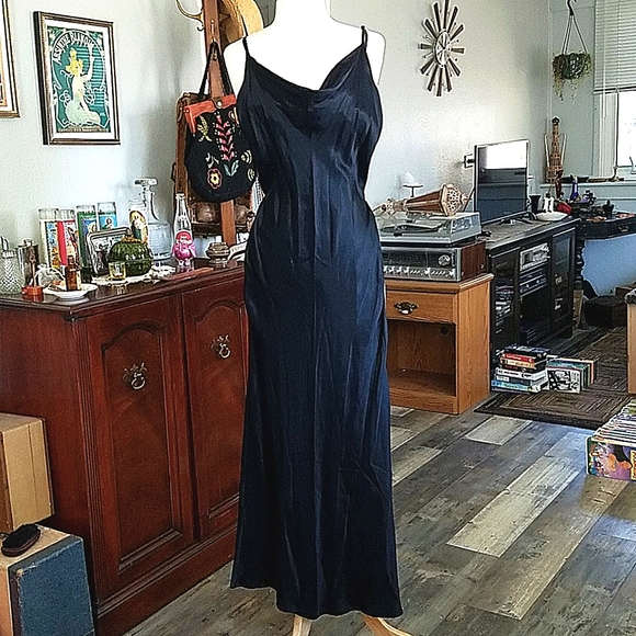 🌹🥂🍾💥VINTAGE BIAS CUT SATIN GOWN - Picture 1 of 4